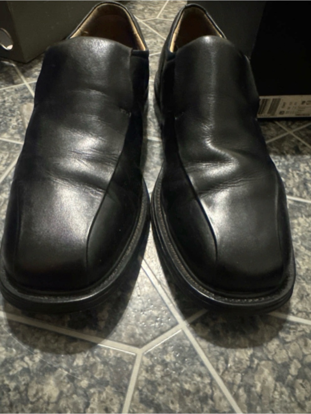 Florsheim Men’s Black Leather Dress Shoes Size 9.5-slip on-Almost new
